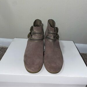 White‎ Mountain Taupe Ankle Booties